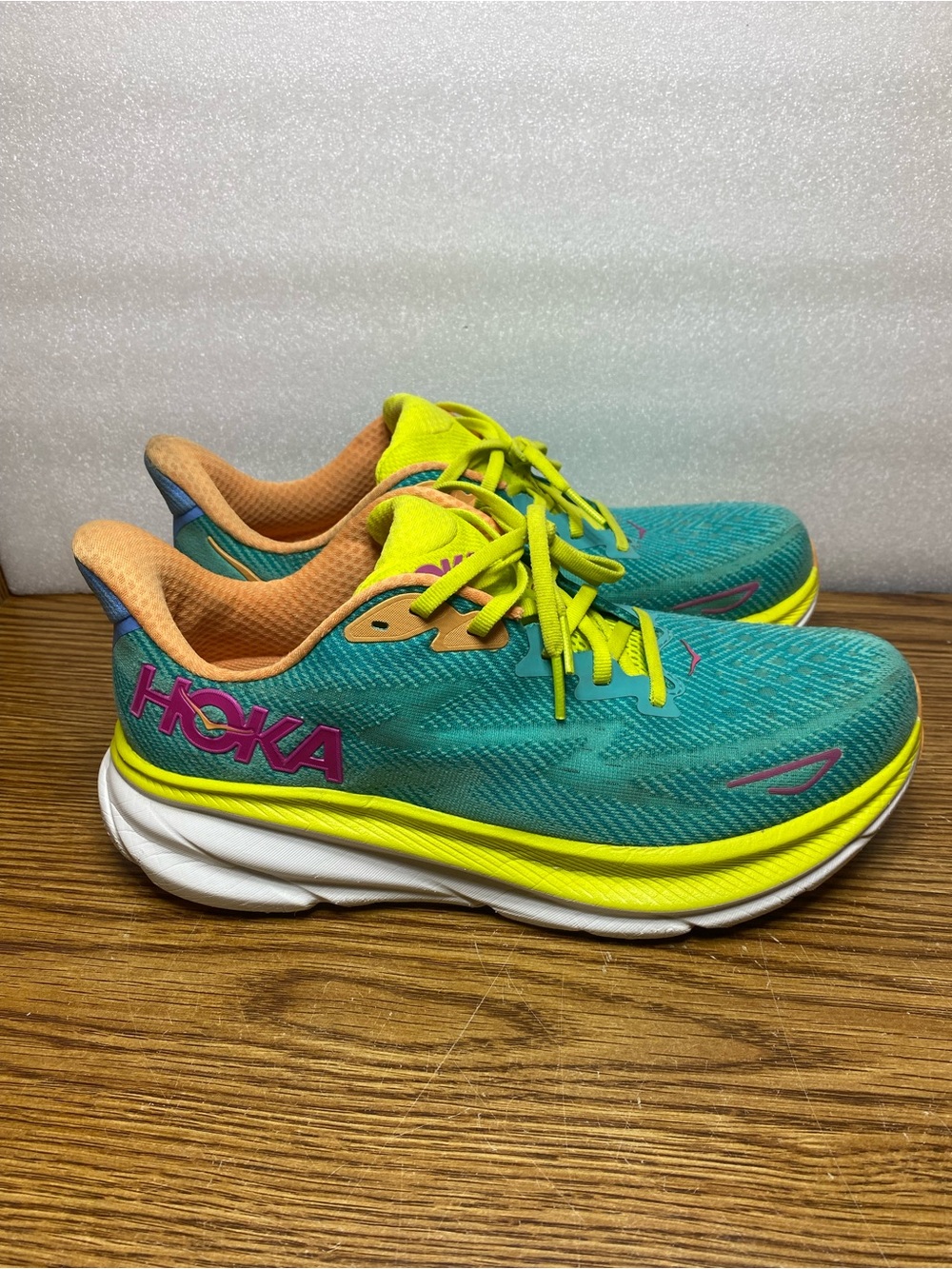 Hoka One One Clifton 9 Athletic Running Shoes Neon Green Teal Mens Size 8.5 D